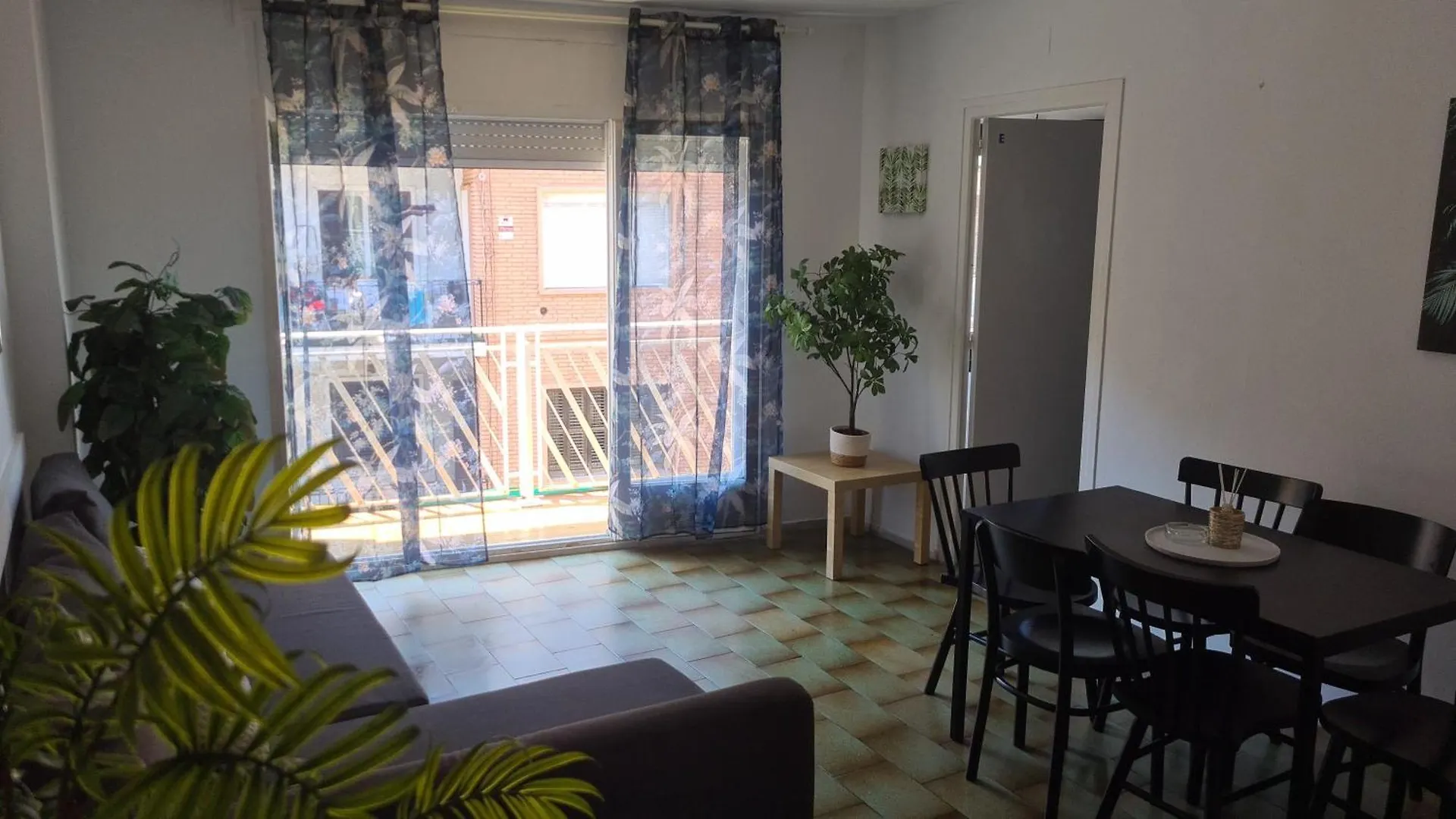 Lloret Centre Apartment contacts